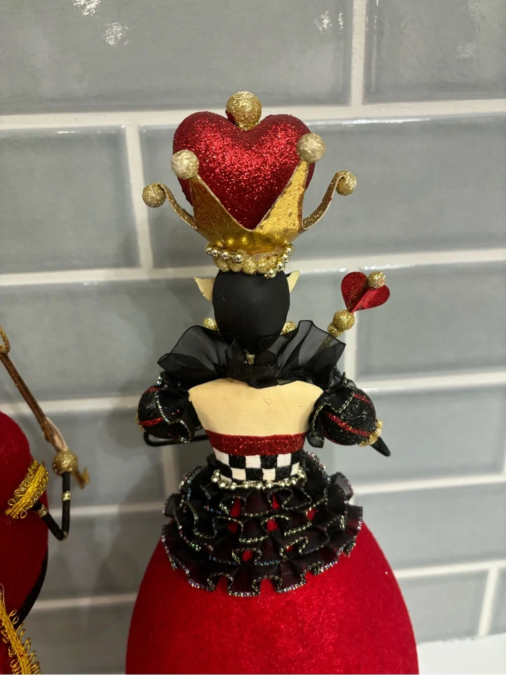Set Of 2 PIER 1 IMPORTS King & Queen Of Hearts 16